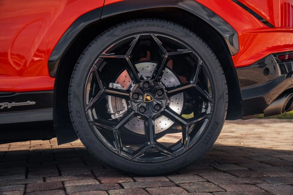 2024 Lamborghini Urus Performante - Image 16 of 31