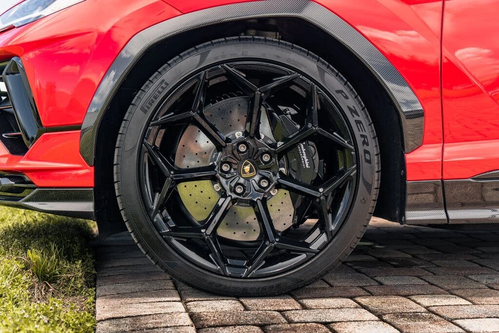 2024 Lamborghini Urus Performante - Image 15 of 31