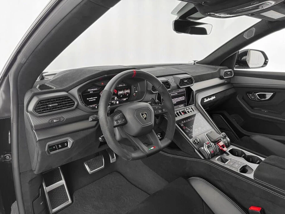 2024 Lamborghini Urus Performante - Image 14 of 31