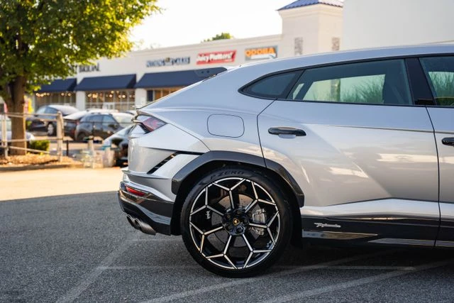 2024 Lamborghini Urus Performante - Image 13 of 31