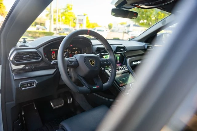 2024 Lamborghini Urus Performante - Image 23 of 31