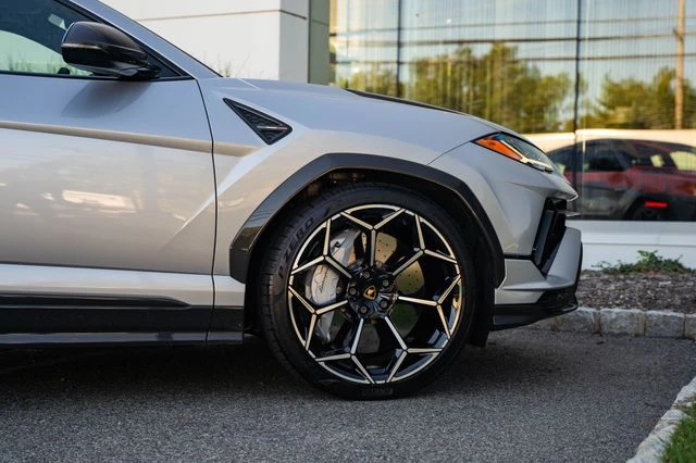2024 Lamborghini Urus Performante - Image 15 of 31