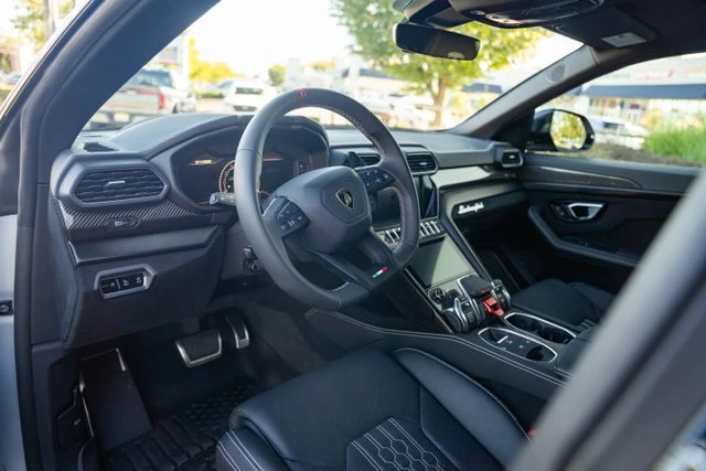 2024 Lamborghini Urus Performante - Image 29 of 31