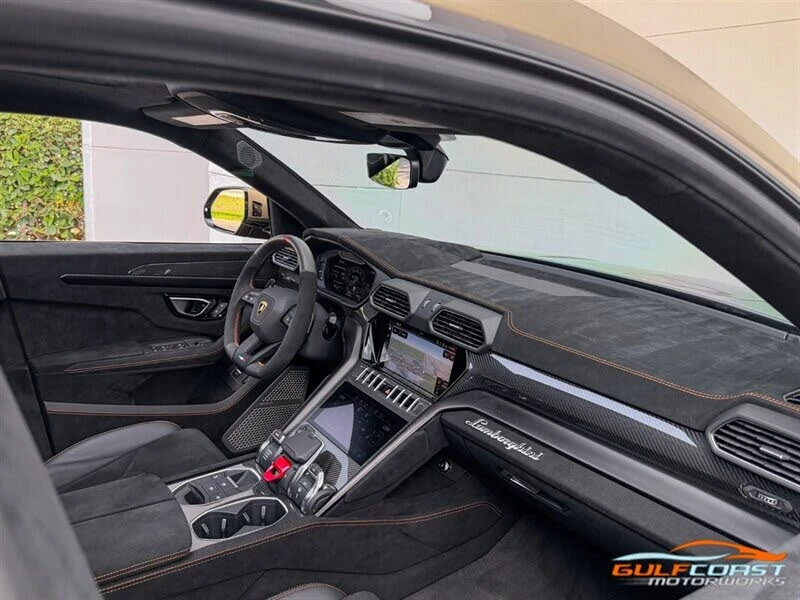 2024 Lamborghini Urus Performante - Image 29 of 31