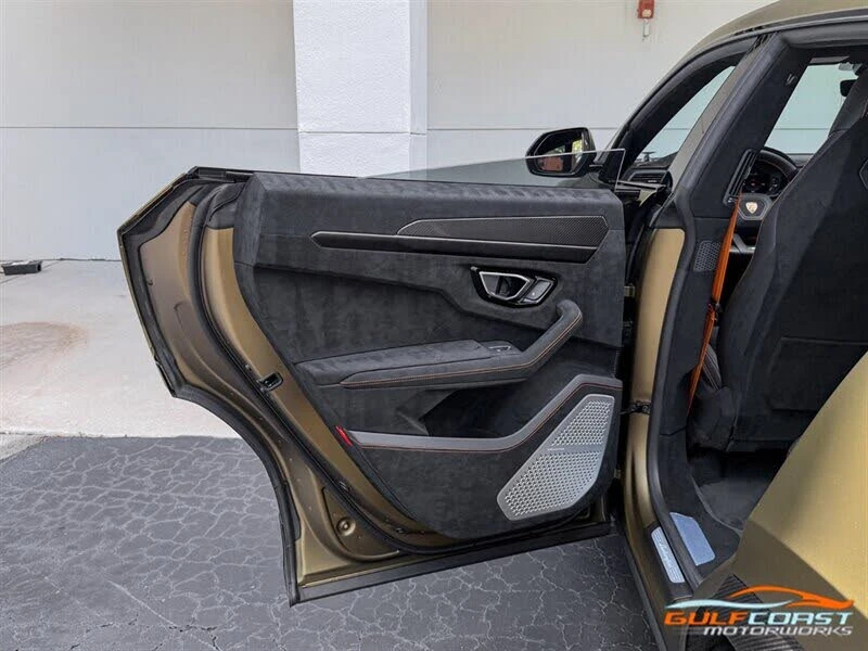 2024 Lamborghini Urus Performante - Image 28 of 31