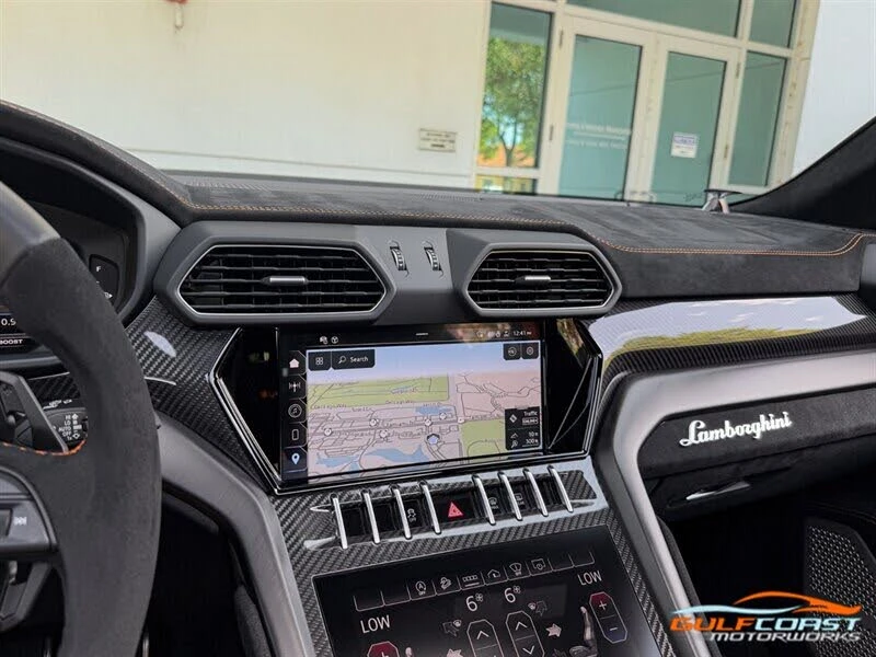 2024 Lamborghini Urus Performante - Image 15 of 31