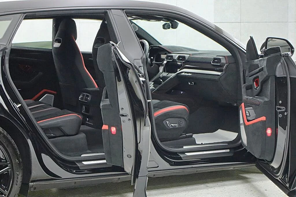 2024 Lamborghini Urus Performante - Image 17 of 31