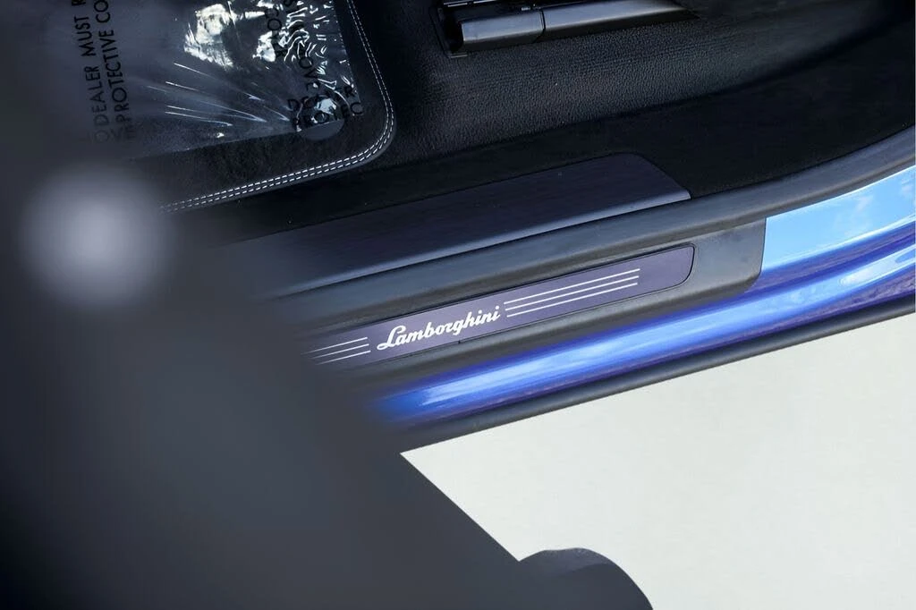 2024 Lamborghini Urus Performante - Image 12 of 31