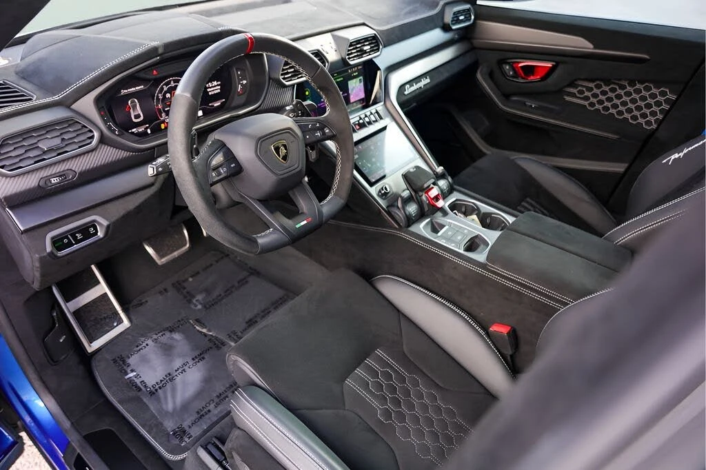 2024 Lamborghini Urus Performante - Image 15 of 31