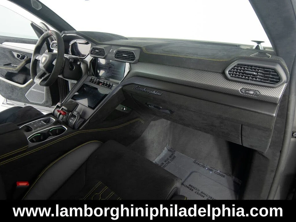 2024 Lamborghini Urus Performante - Image 28 of 31