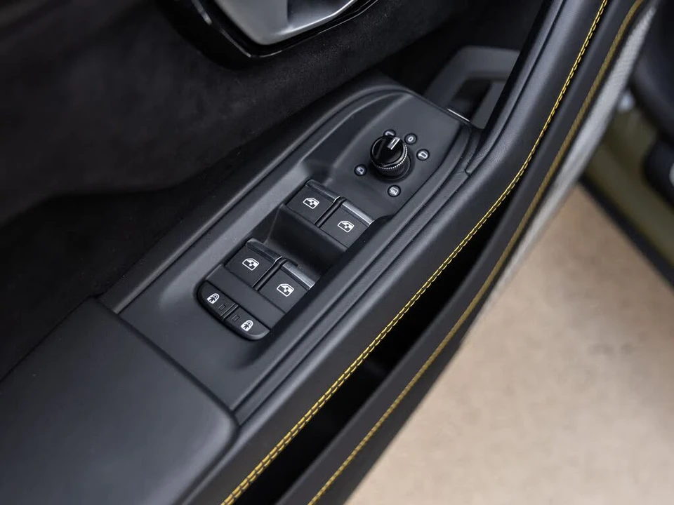 2024 Lamborghini Urus Performante - Image 28 of 31