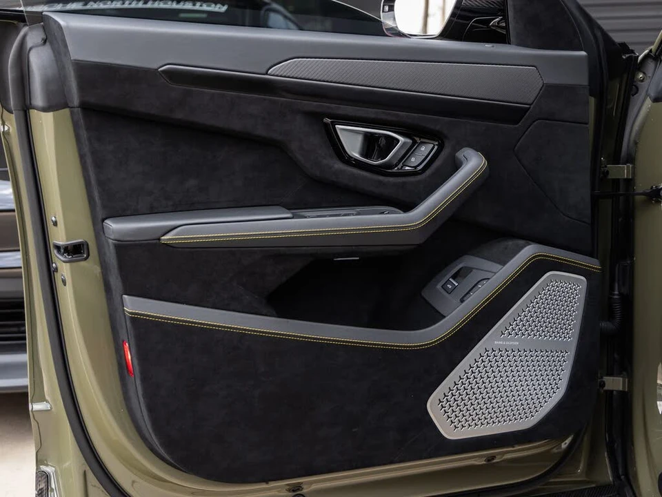 2024 Lamborghini Urus Performante - Image 26 of 31