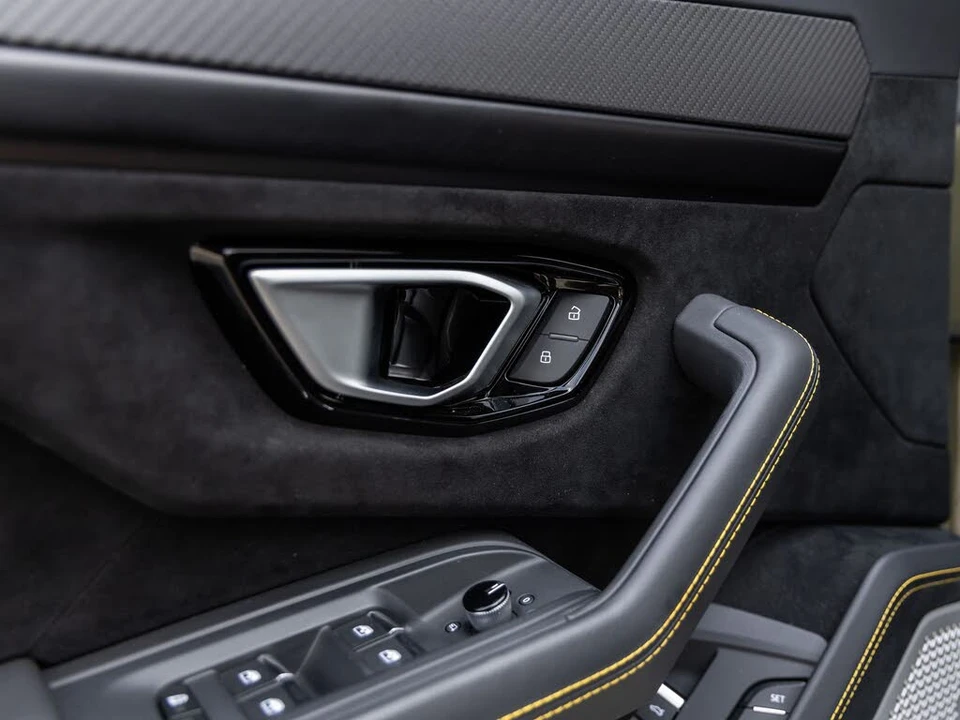 2024 Lamborghini Urus Performante - Image 27 of 31