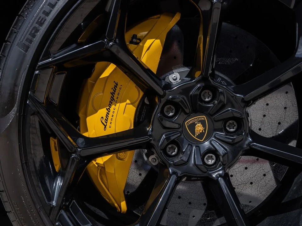2024 Lamborghini Urus Performante - Image 24 of 31