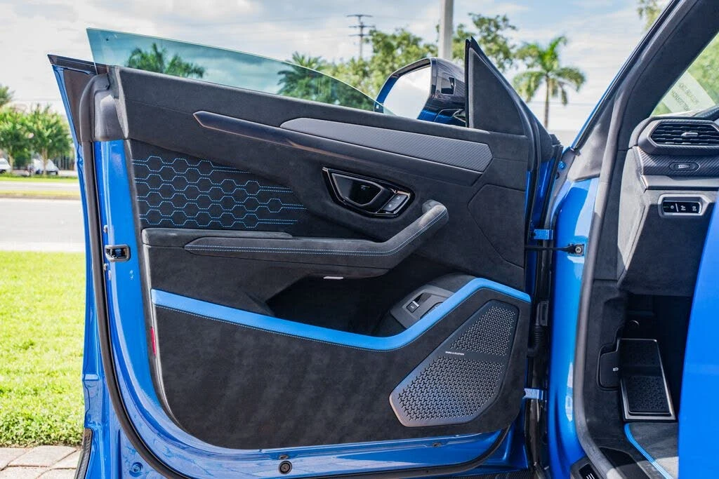 2024 Lamborghini Urus Performante - Image 24 of 31