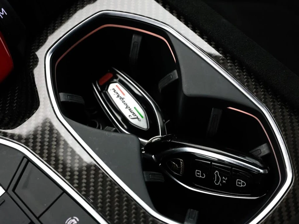 2024 Lamborghini Urus Performante - Image 22 of 31