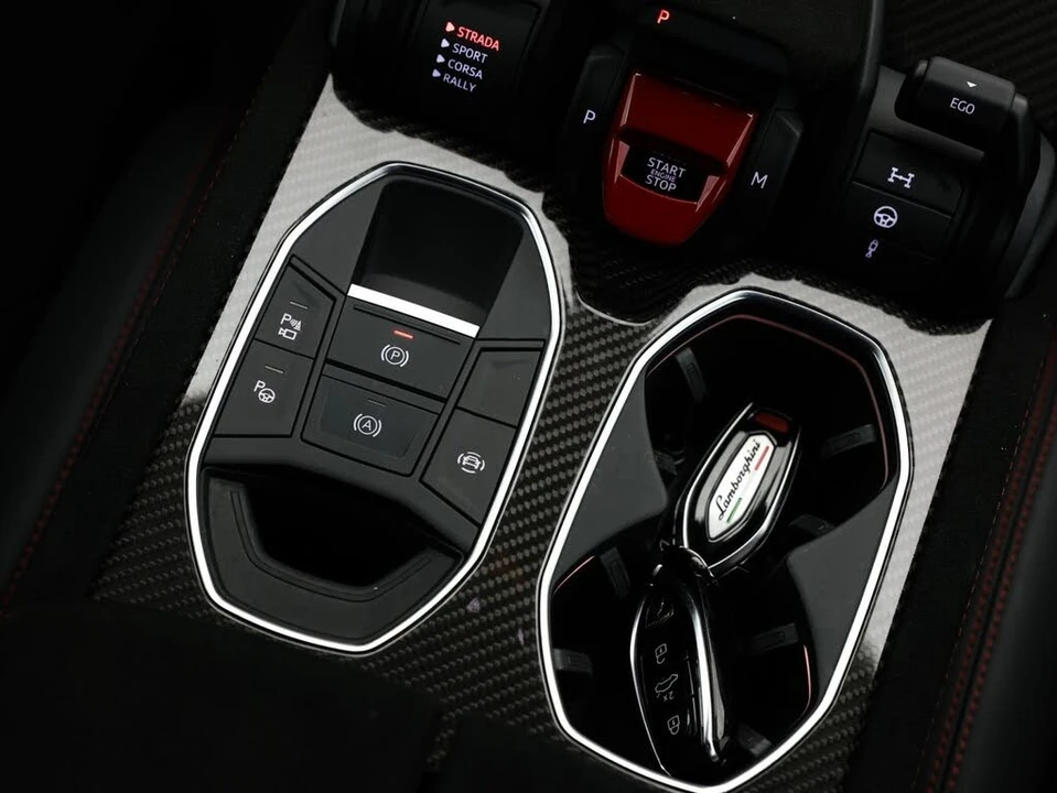 2024 Lamborghini Urus Performante - Image 31 of 31