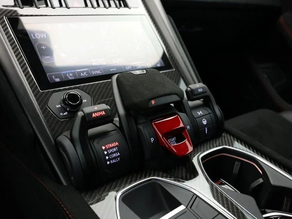 2024 Lamborghini Urus Performante - Image 24 of 31