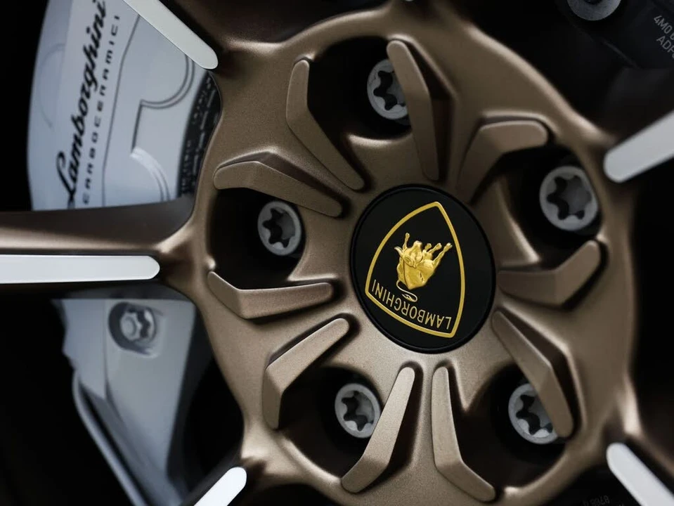 2024 Lamborghini Urus Performante - Image 13 of 31