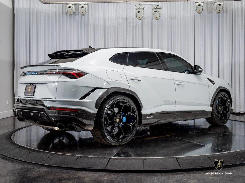 2024 Lamborghini Urus Performante - Image 23 of 31