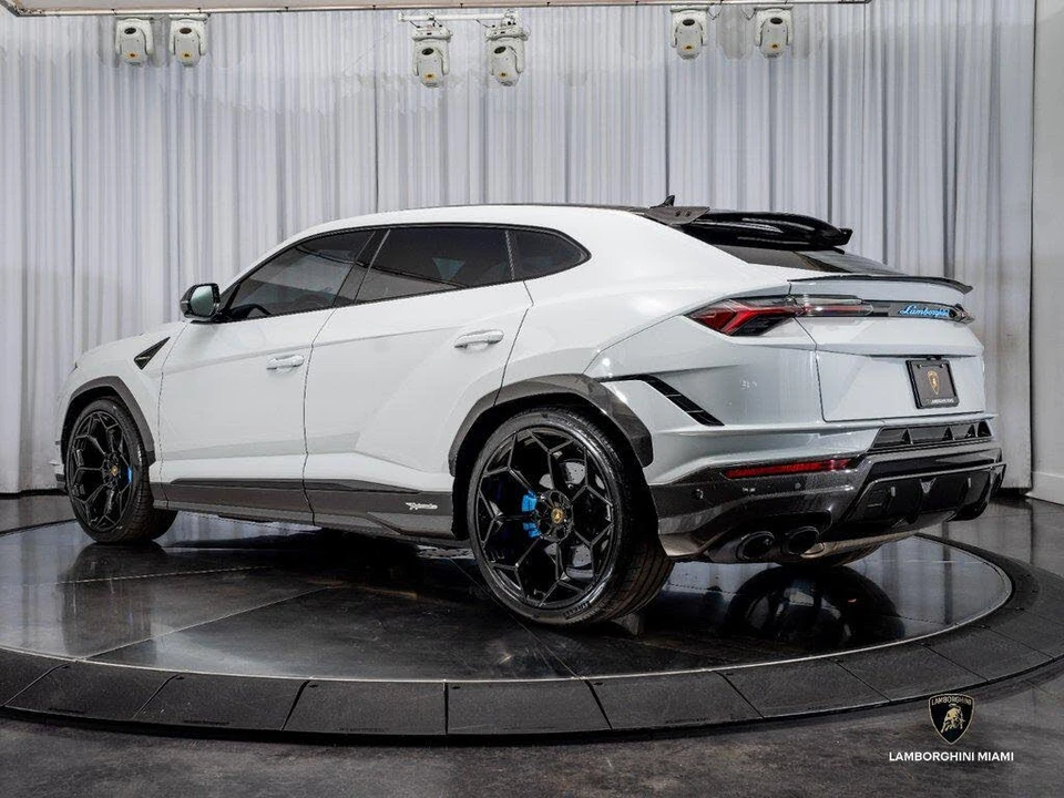 2024 Lamborghini Urus Performante - Image 15 of 31
