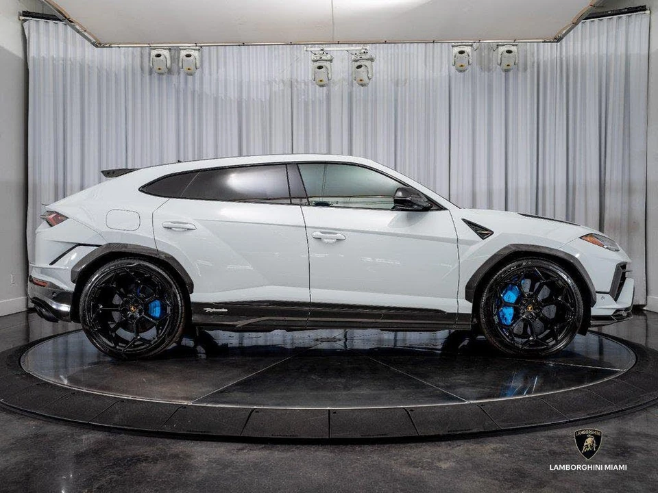 2024 Lamborghini Urus Performante - Image 24 of 31