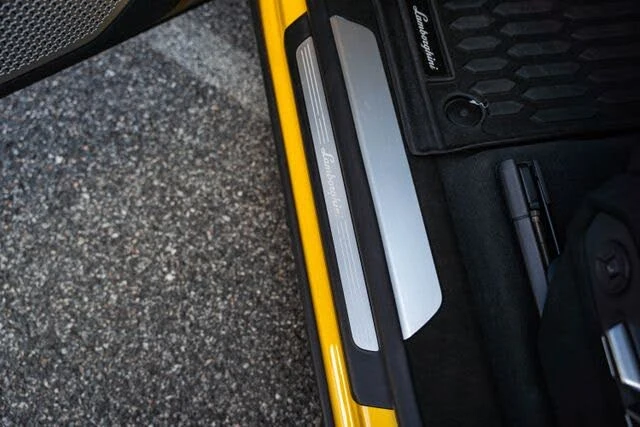 2024 Lamborghini Urus Performante - Image 25 of 31
