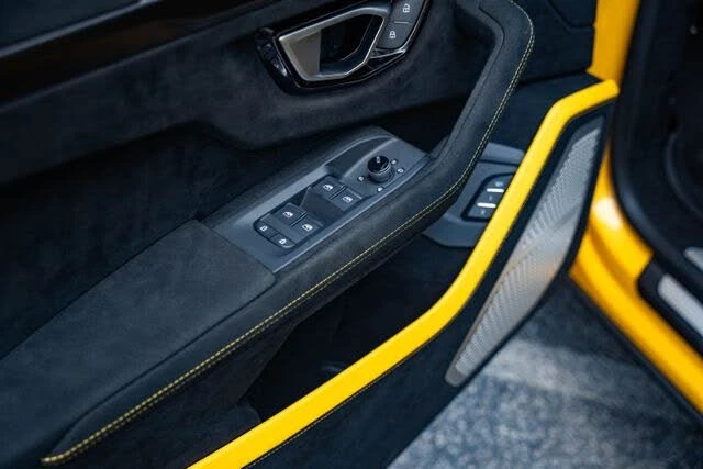 2024 Lamborghini Urus Performante - Image 24 of 31
