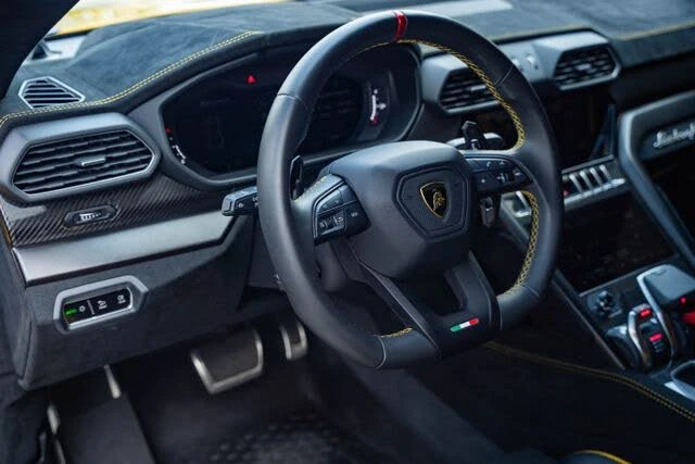 2024 Lamborghini Urus Performante - Image 19 of 31