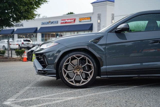 2024 Lamborghini Urus Performante - Image 10 of 31