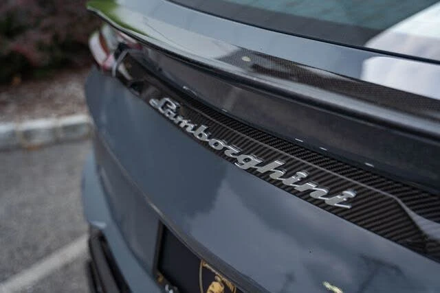 2024 Lamborghini Urus Performante - Image 15 of 31