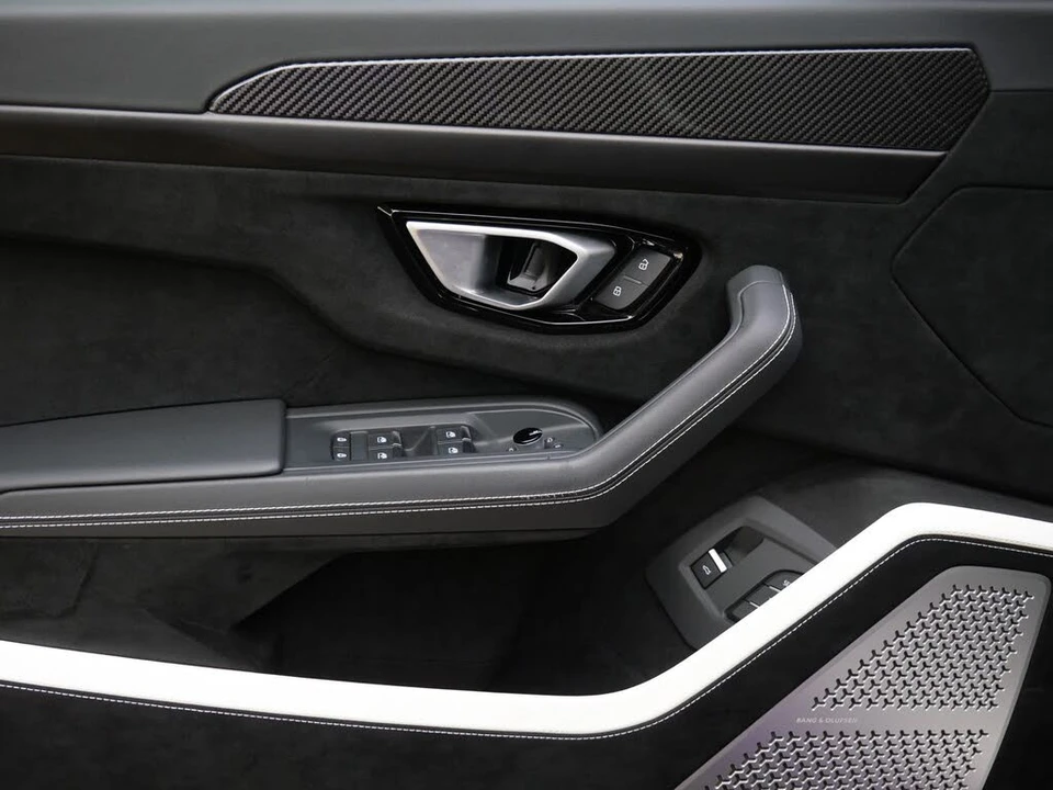 2024 Lamborghini Urus Performante - Image 29 of 31