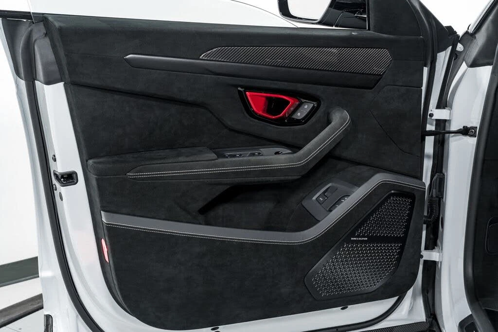 2024 Lamborghini Urus Performante - Image 9 of 31