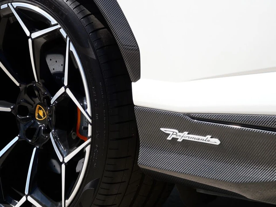 2024 Lamborghini Urus Performante - Image 17 of 31