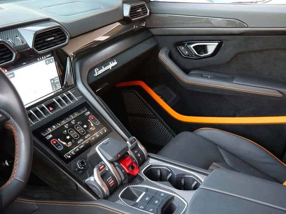 2024 Lamborghini Urus Performante - Image 27 of 31