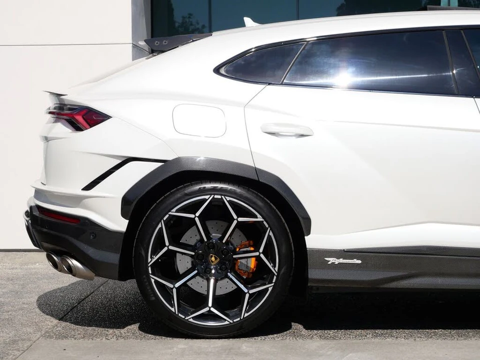 2024 Lamborghini Urus Performante - Image 19 of 31