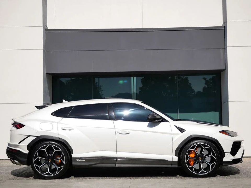 2024 Lamborghini Urus Performante - Image 2 of 31