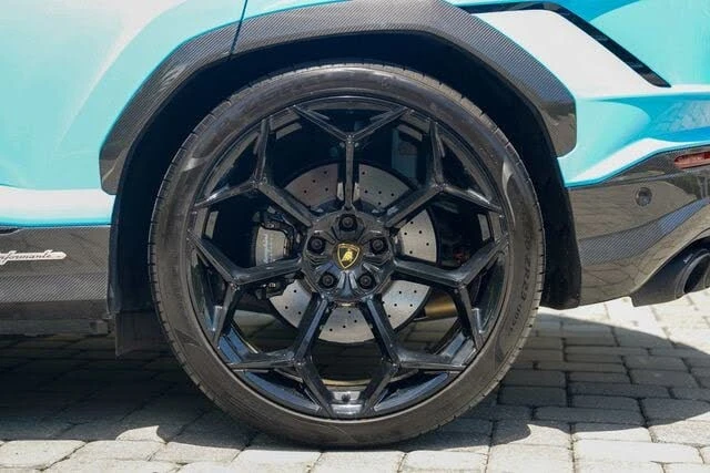2024 Lamborghini Urus Performante - Image 16 of 31