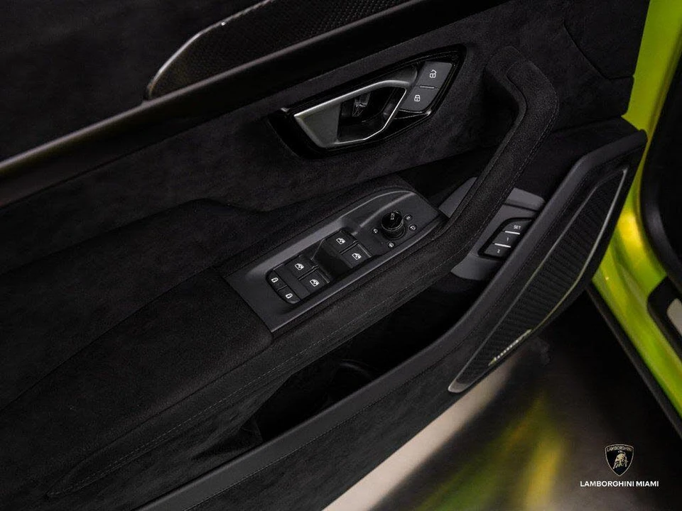2024 Lamborghini Urus Performante - Image 23 of 31