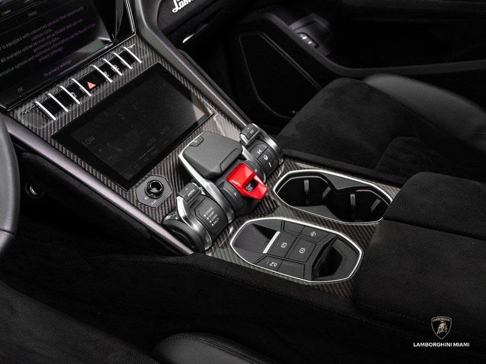 2024 Lamborghini Urus Performante - Image 28 of 31