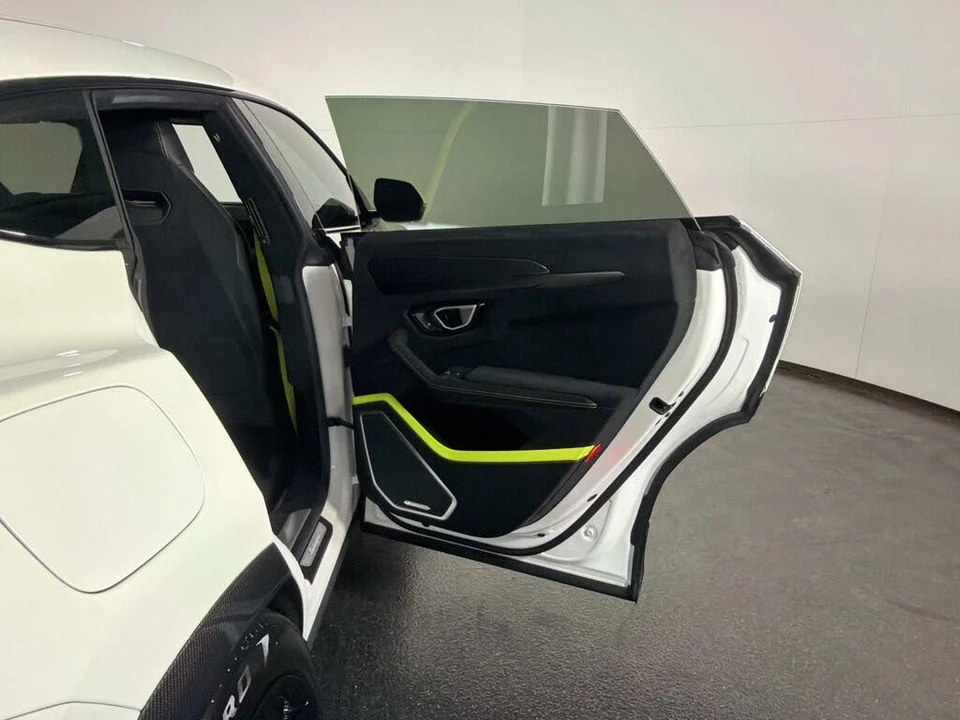 2024 Lamborghini Urus Performante - Image 27 of 31
