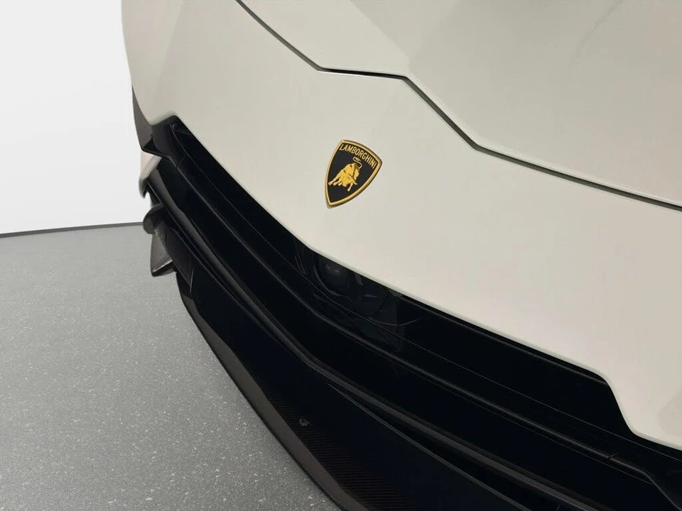 2024 Lamborghini Urus Performante - Image 10 of 31