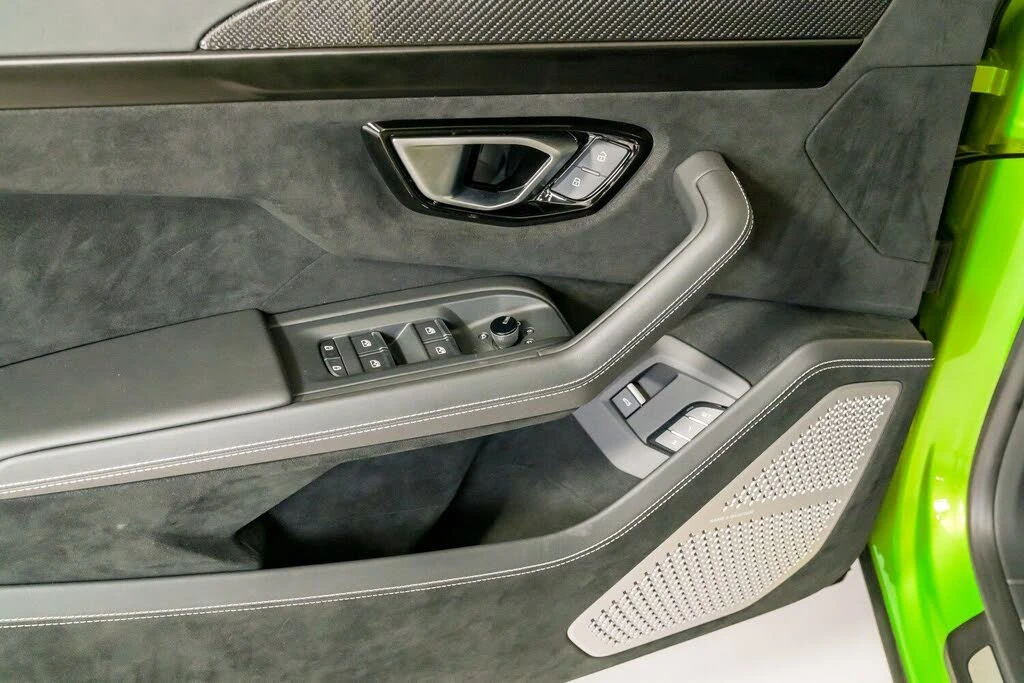 2024 Lamborghini Urus Performante - Image 22 of 31