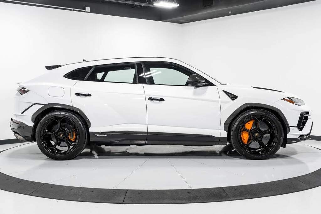 2024 Lamborghini Urus Performante - Image 2 of 31