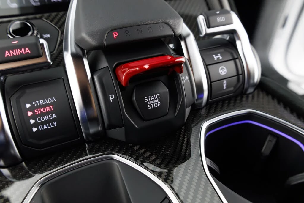2024 Lamborghini Urus Performante - Image 27 of 31
