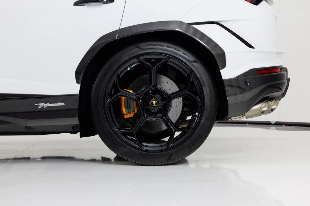 2024 Lamborghini Urus Performante - Image 10 of 31