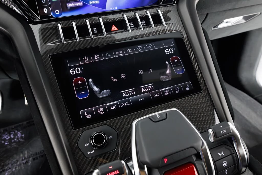 2024 Lamborghini Urus Performante - Image 28 of 31