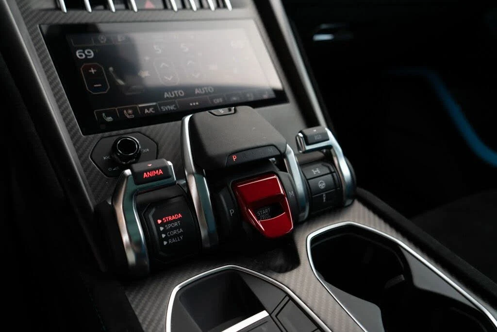 2024 Lamborghini Urus Performante - Image 22 of 31
