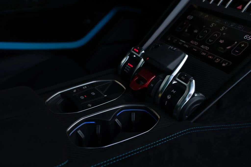 2024 Lamborghini Urus Performante - Image 27 of 31