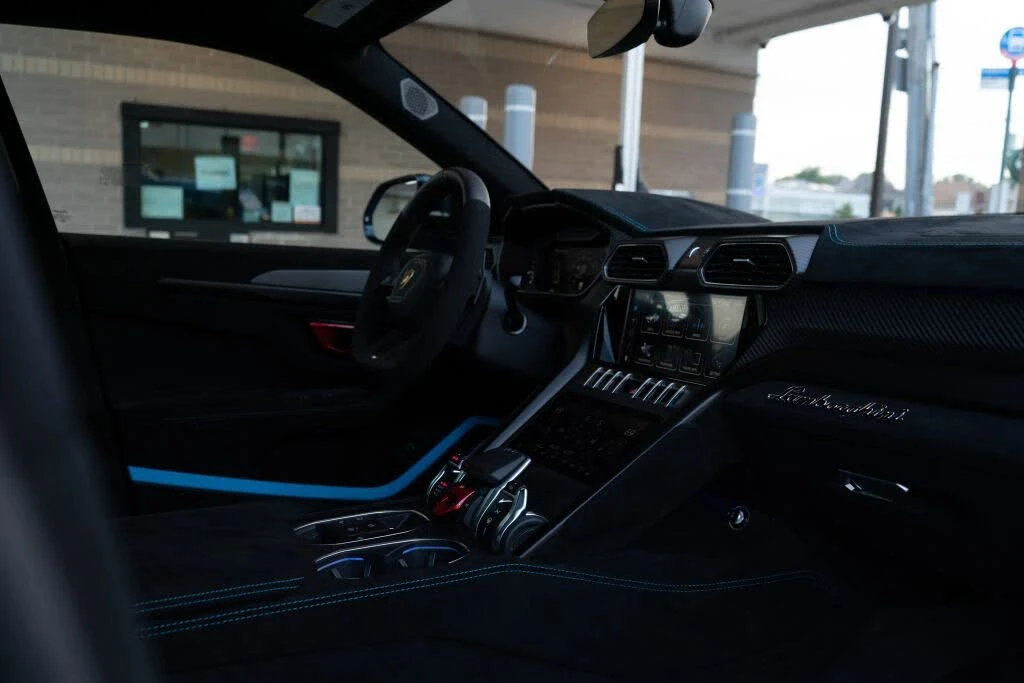 2024 Lamborghini Urus Performante - Image 26 of 31